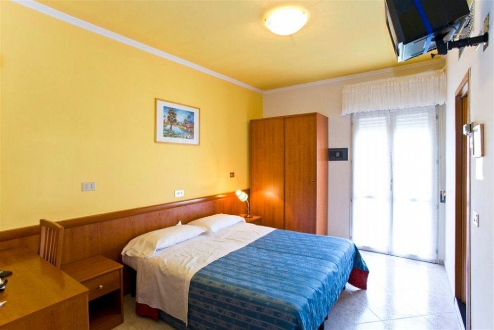 Albergo Ristorante Protti Каттоліка Екстер'єр фото