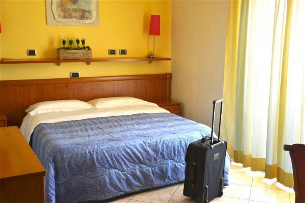 Albergo Ristorante Protti Каттоліка Екстер'єр фото